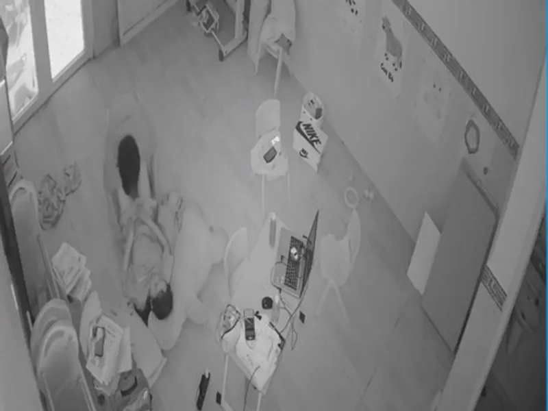 Lộ clip nắc cùng cô bạn gái tại phòng khách